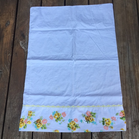 Sold…. Shabby Chic Bundle inc. one flat sheet and - Picture 3 of 5